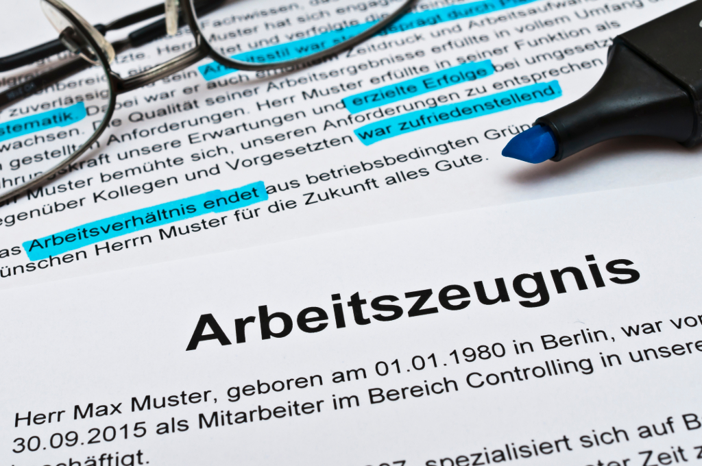 Negative Formulierungen im Arbeitszeugnis – So erkennen Sie versteckte  Kritik